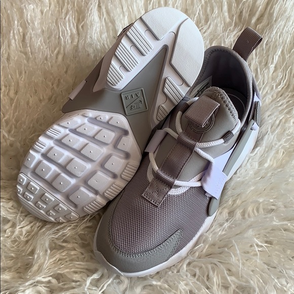 NWT Nike Huarache City - Picture 7 of 7